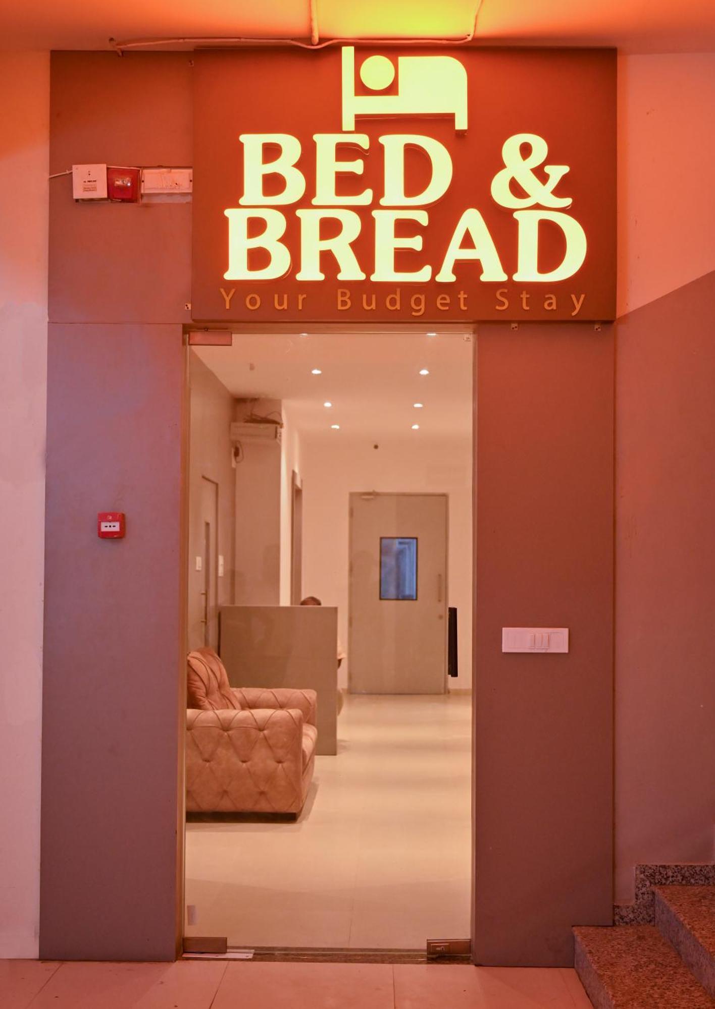 Bed & Bread Dormitory Bharuch Esterno foto