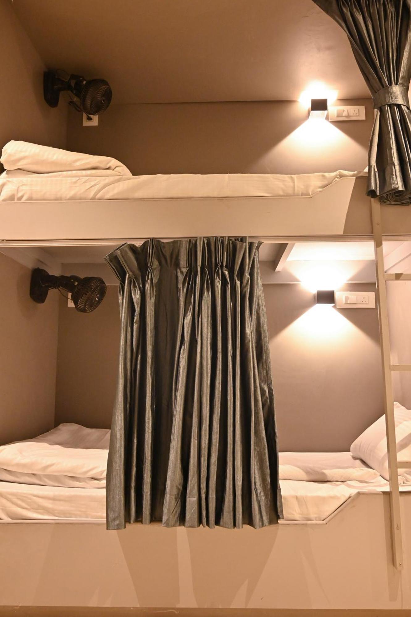 Bed & Bread Dormitory Bharuch Esterno foto