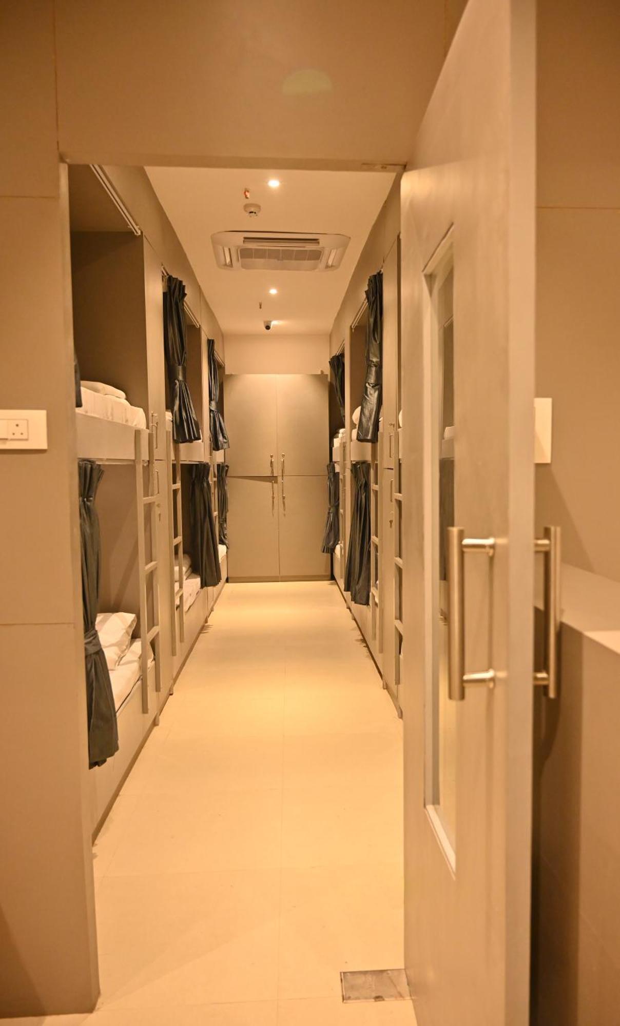 Bed & Bread Dormitory Bharuch Esterno foto